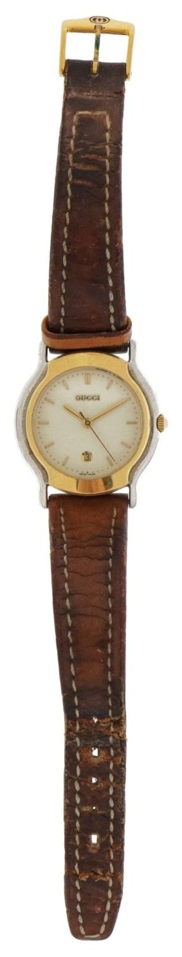 Gucci, ladies wristwatch with date aperture, the case numbered 8000L0032003, the case 28mm in - Bild 2 aus 5