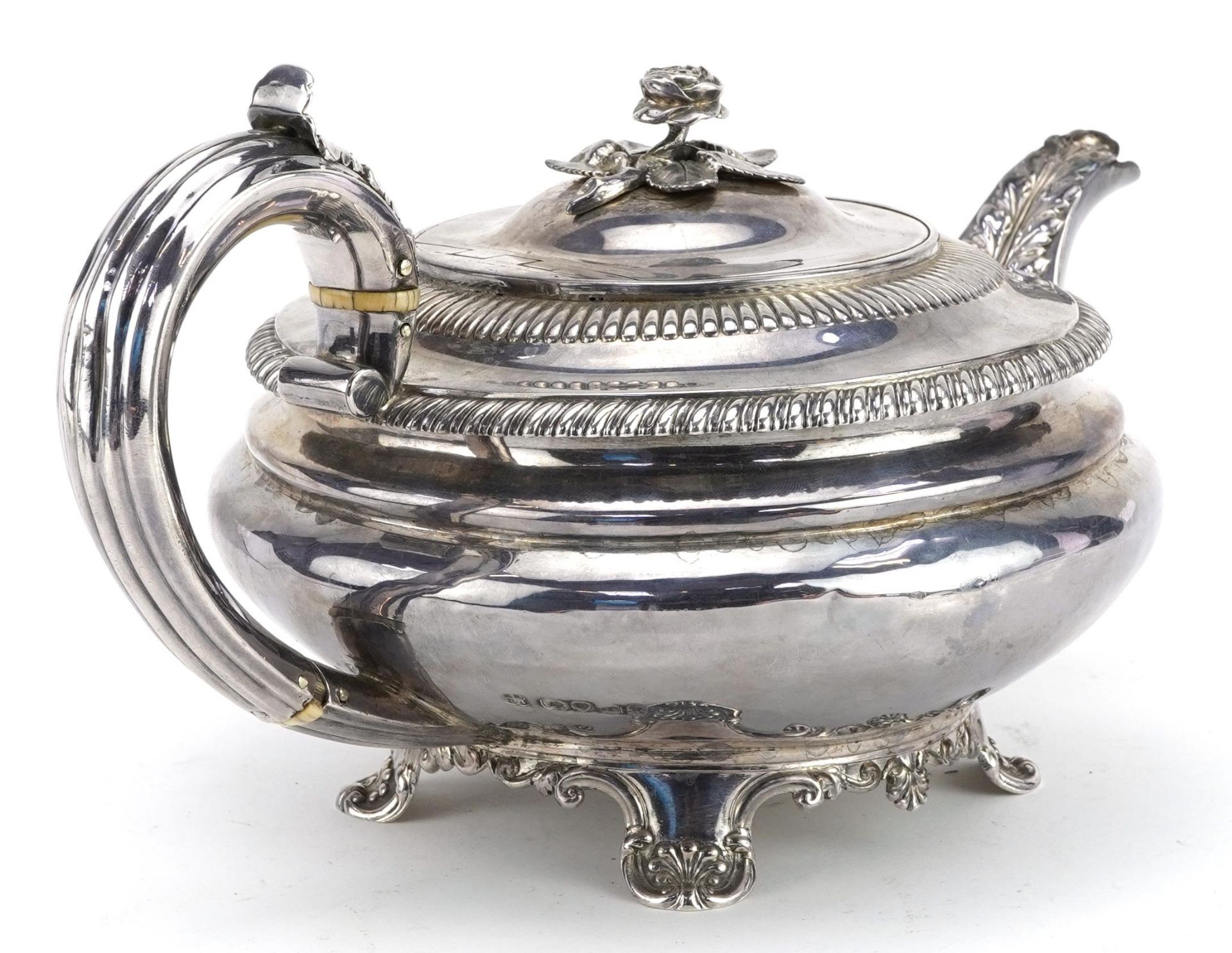 Rebecca Emes & Edward Barnard I, George IV silver teapot with rose design knop, London 1827, 27cm - Bild 2 aus 4