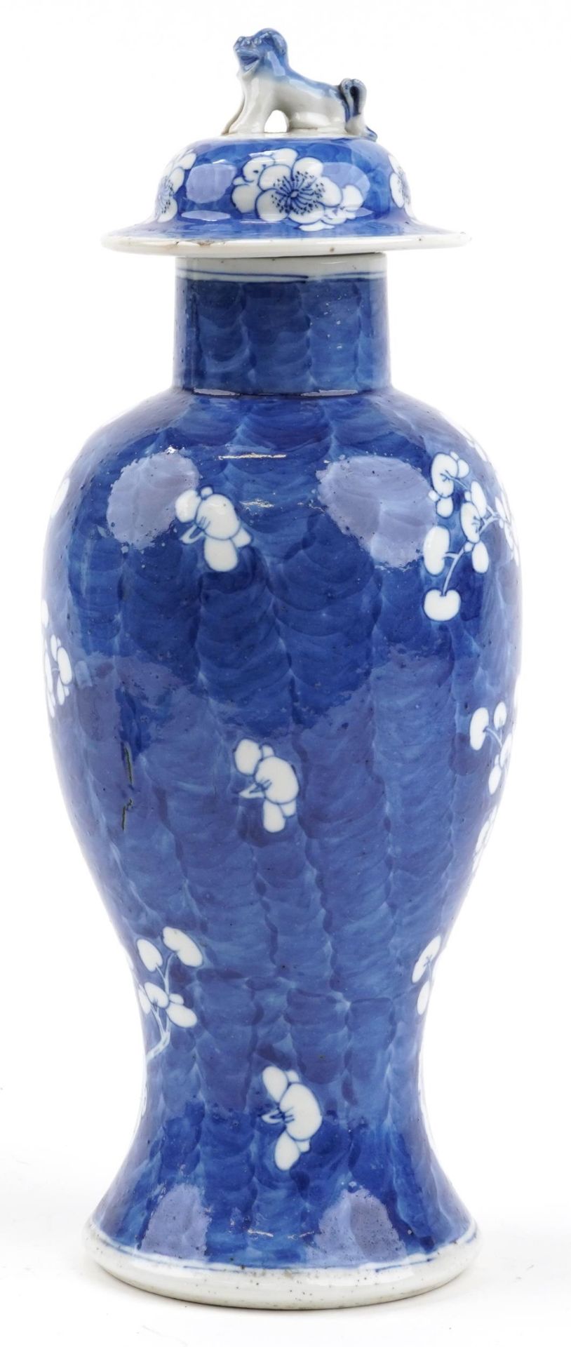 Unusually large Chinese blue and white porcelain baluster vase and cover hand painted with prunus - Bild 4 aus 7