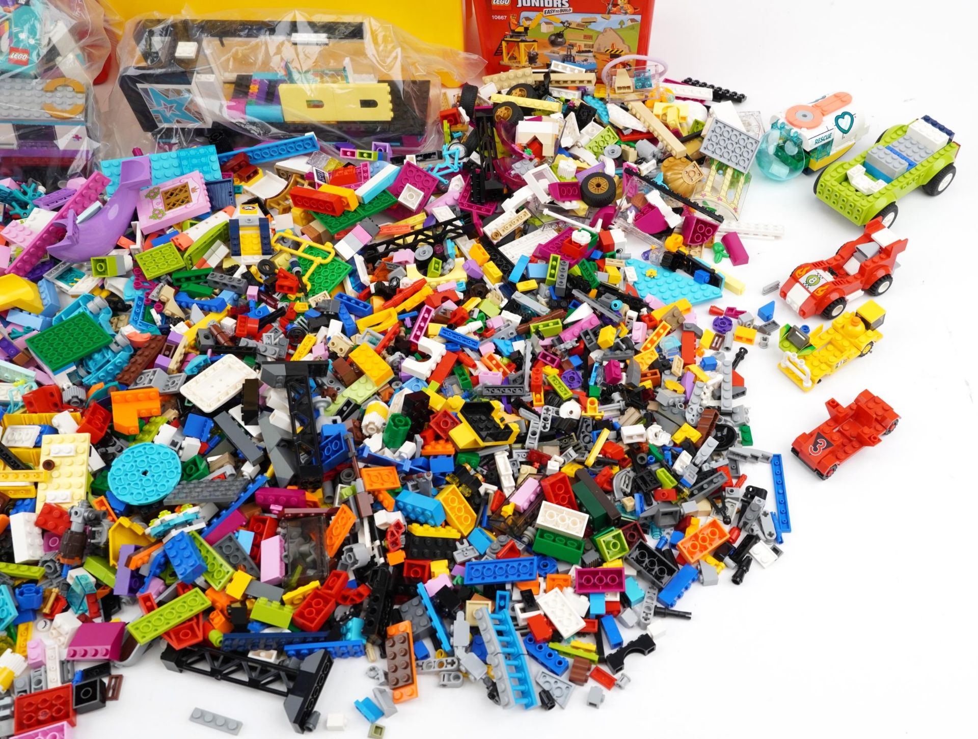 Large collection of vintage and later Lego and five Lego storage containers : For further - Image 5 of 5