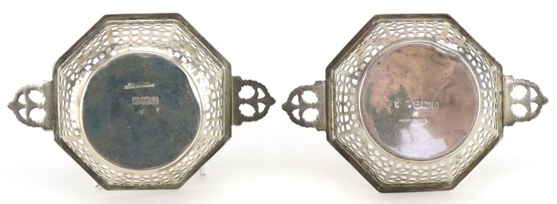 Mappin & Webb, pair of Art Deco octagonal silver bonbon dishes and a pair of antique silver sugar - Bild 3 aus 4