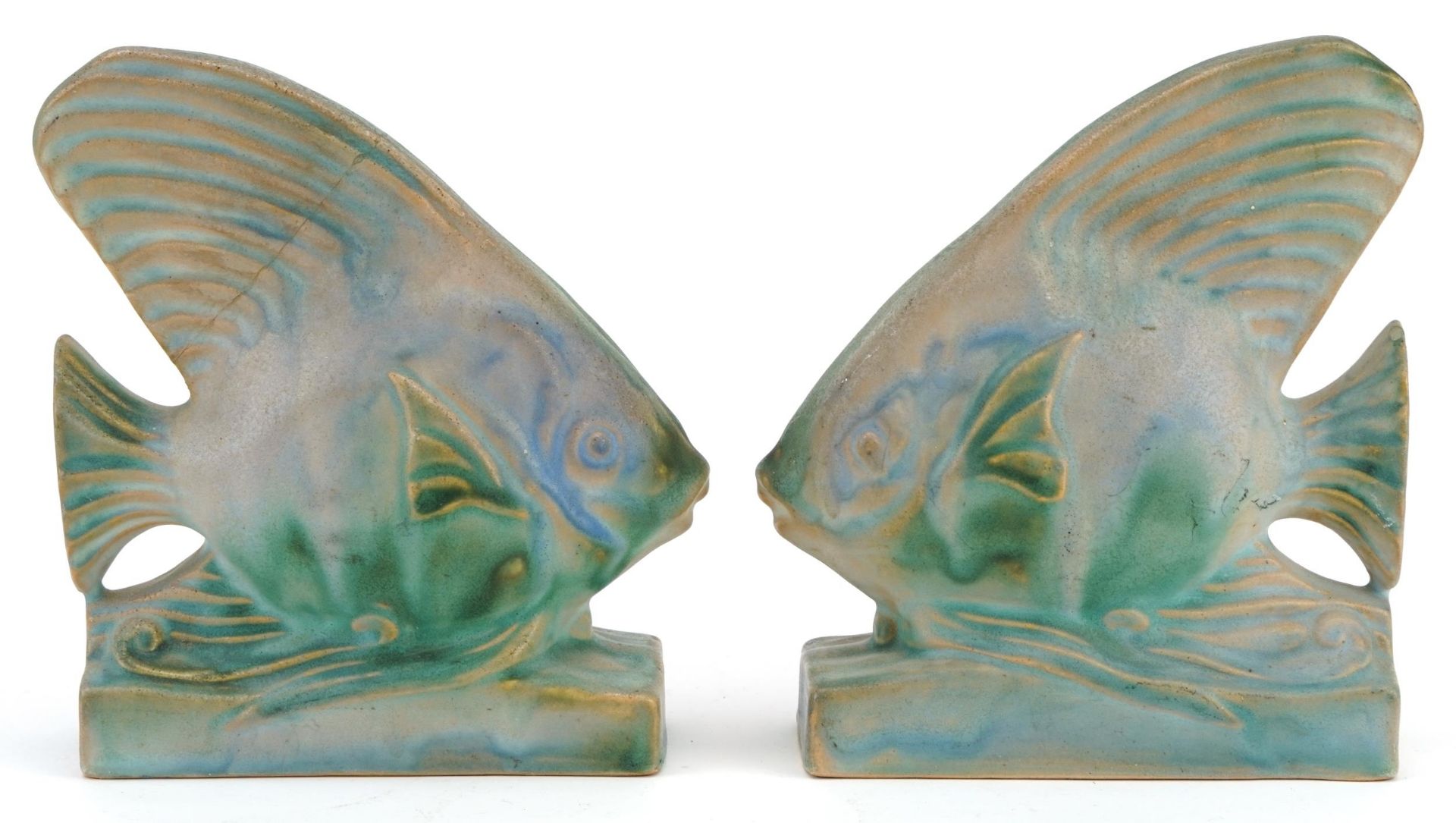 Pair of Bourne Denby Danesby Ware bookends in the form of stylised fish, each 16.5cm high : For - Bild 2 aus 4