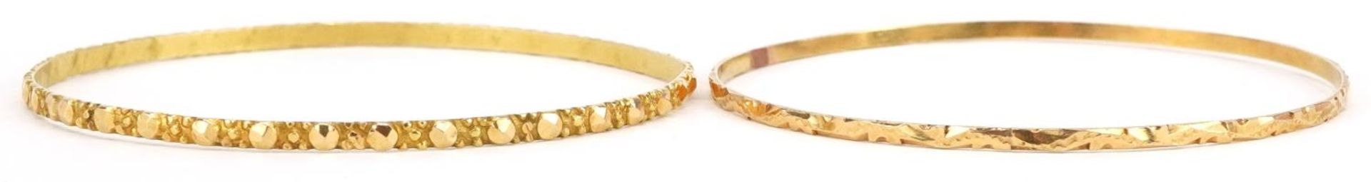 Two gold bangles, each tests as 15ct gold, 6.5cm in diameter, total 14.0g : For further - Image 2 of 4
