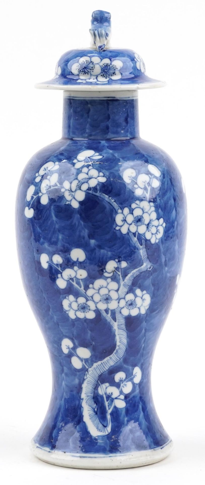 Unusually large Chinese blue and white porcelain baluster vase and cover hand painted with prunus - Bild 2 aus 7