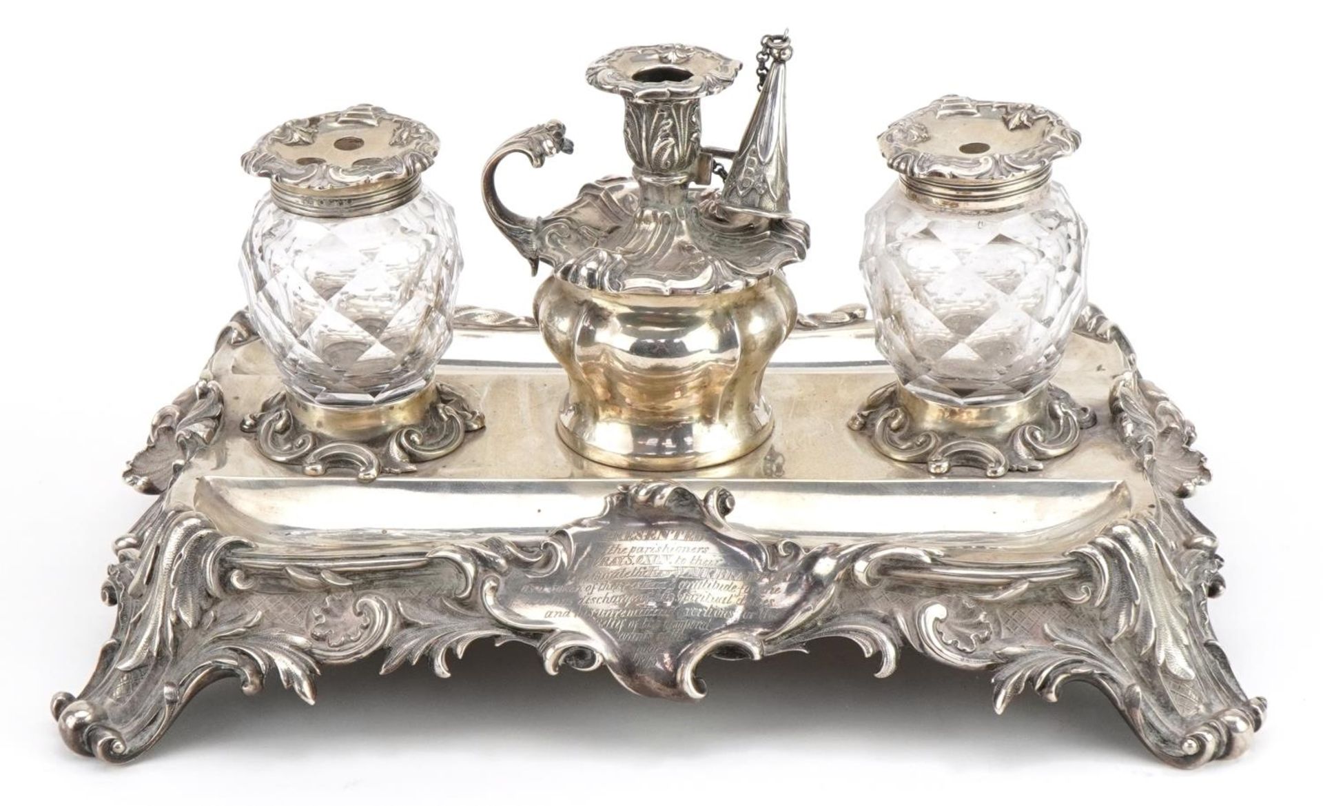 Edward, John & William Barnard, Victorian silver desk stand with a pair of cut glass inkwells with - Bild 2 aus 6