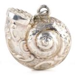 Victorian style silver snuff mule in the form of a snail shell, 4.5cm wide, 20.5g : For further