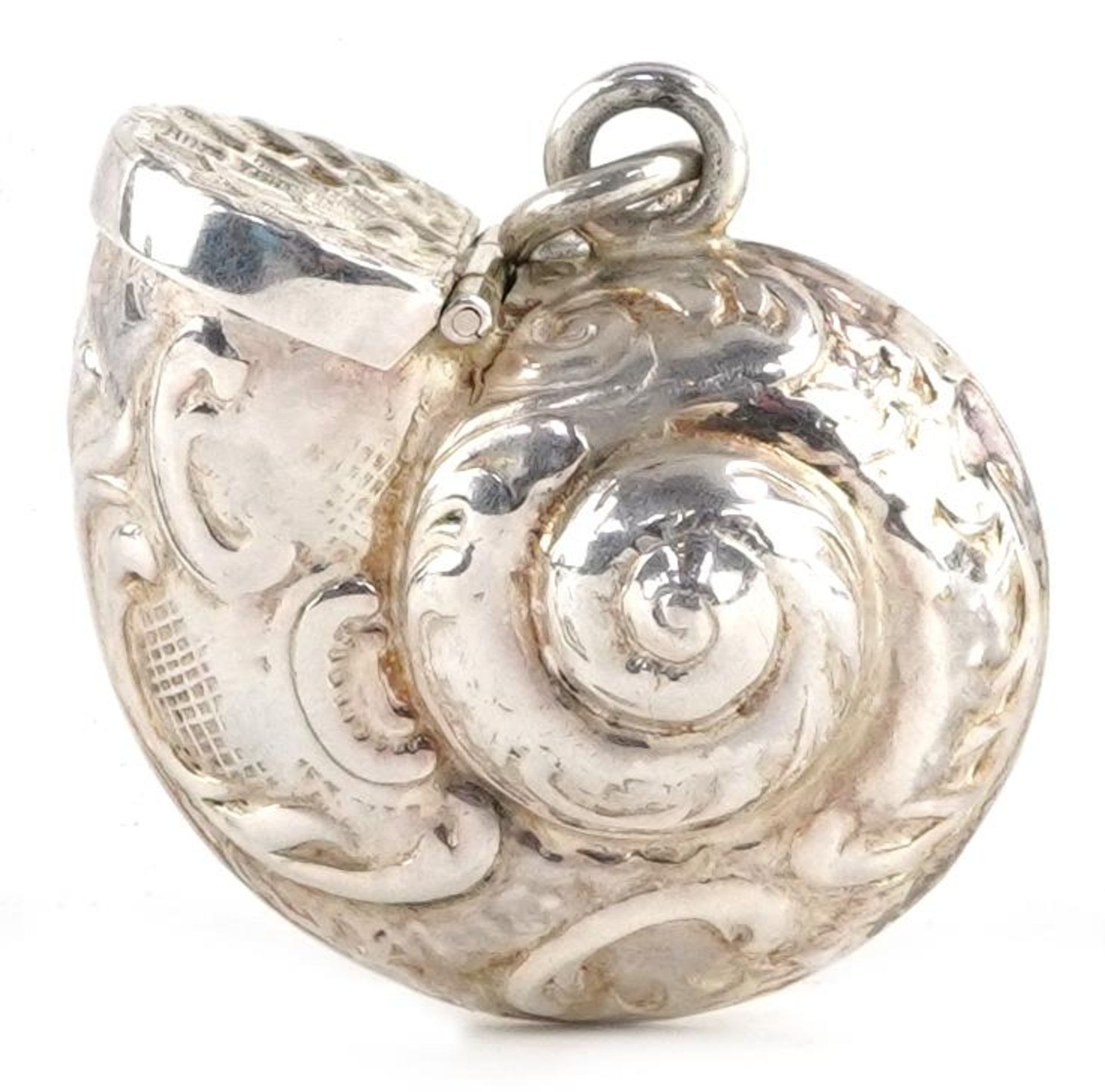 Victorian style silver snuff mule in the form of a snail shell, 4.5cm wide, 20.5g : For further