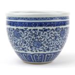Chinese blue and white porcelain jardiniere finely hand painted with flower heads amongst