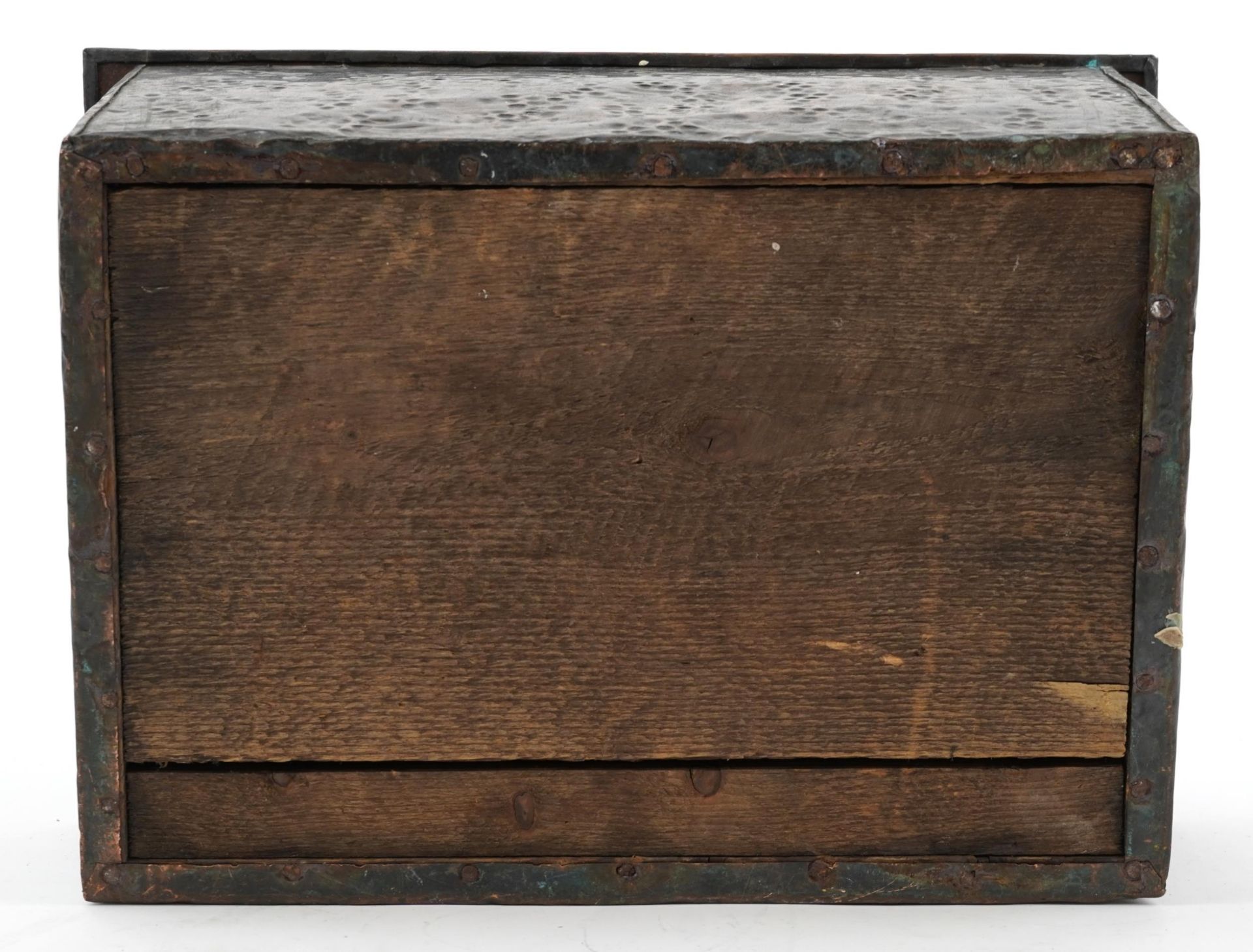 Art Nouveau beaten copper slipper box with sloped front, 19cm H x 36.5cm W x 26cm D : For further - Image 3 of 3