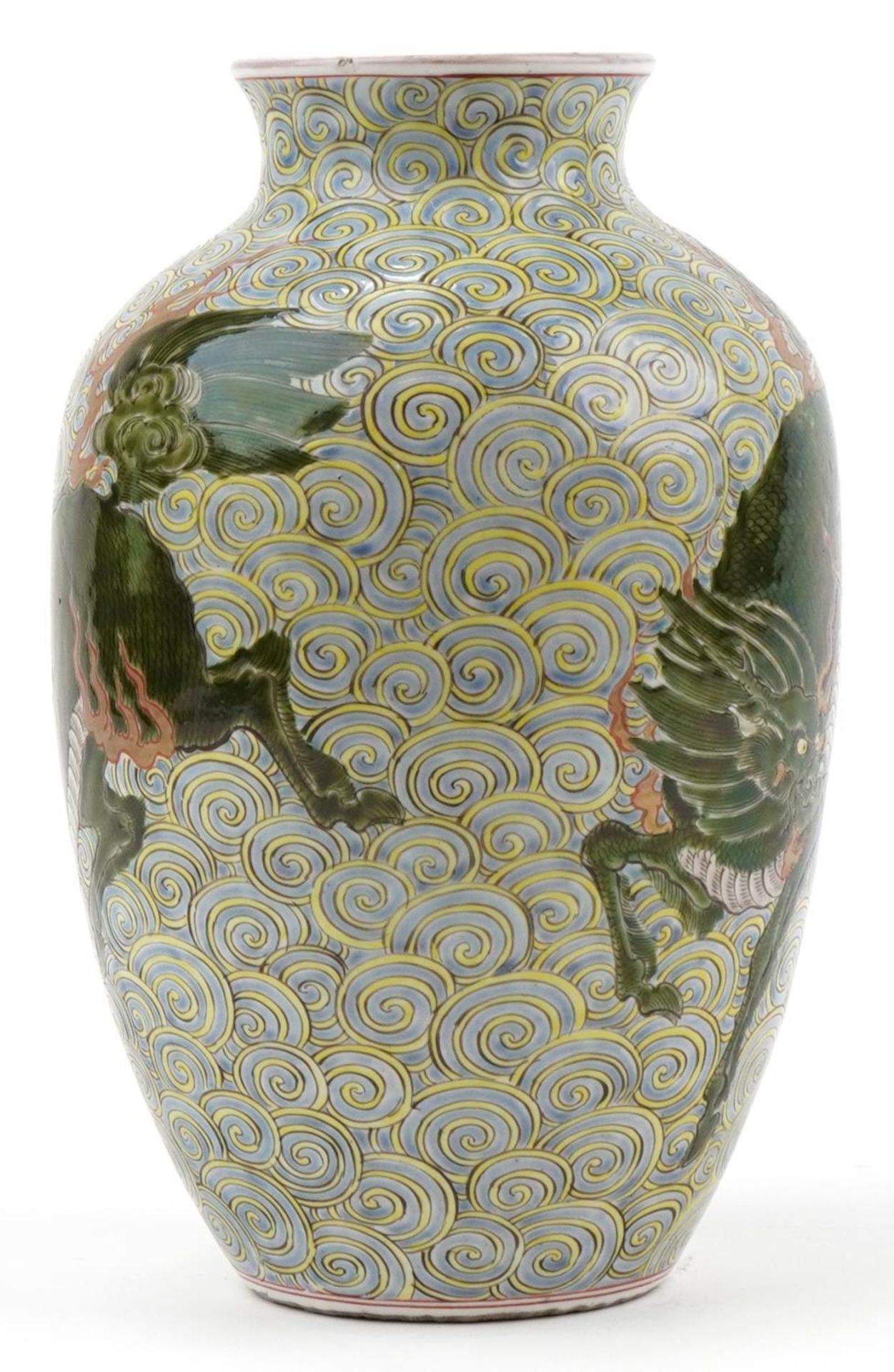 Chinese porcelain vase hand painted in green with two mythical dragons chasing the flaming pearl - Bild 2 aus 6