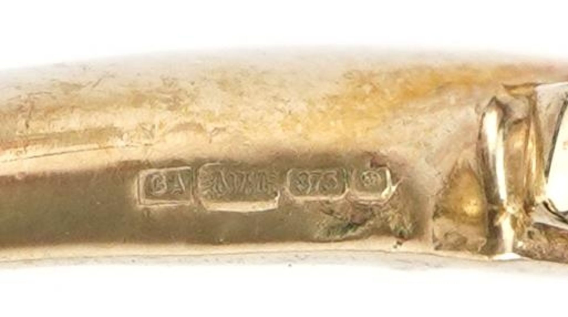 9ct gold garnet Celtic design hinged bangle, the largest garnet approximately 6.0mm x 4.0mm, 6.3cm - Image 3 of 3