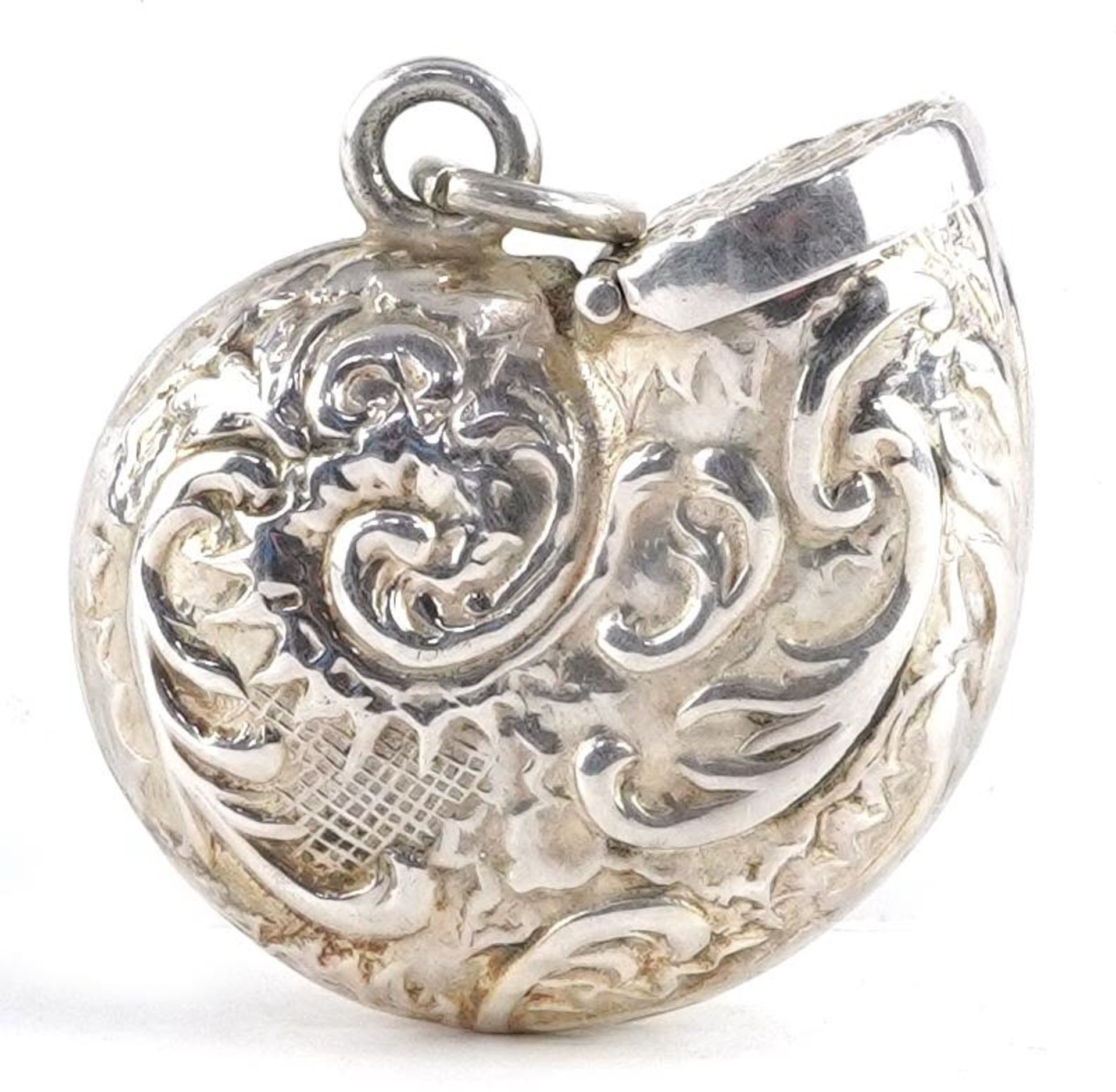 Victorian style silver snuff mule in the form of a snail shell, 4.5cm wide, 20.5g : For further - Image 2 of 3
