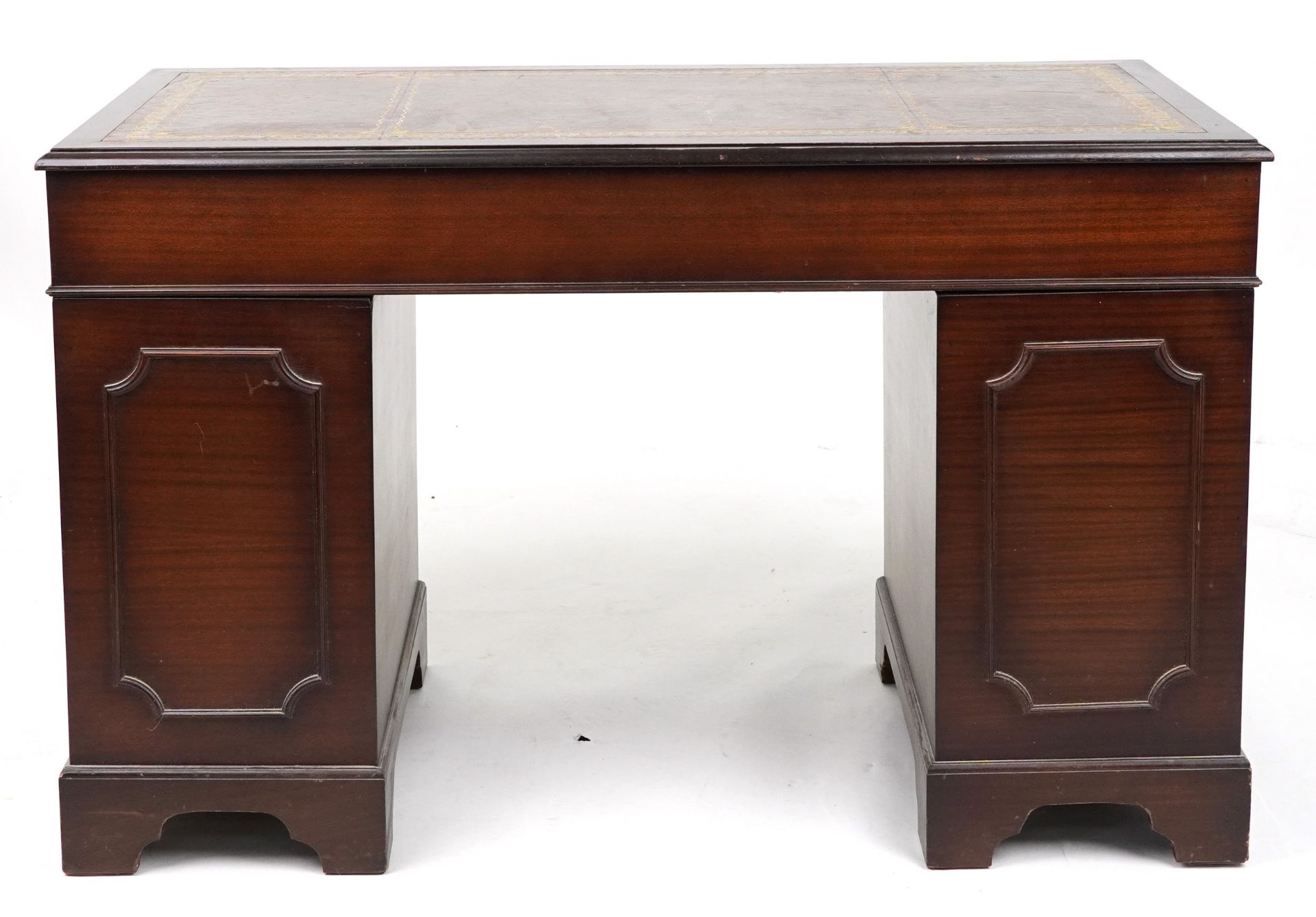 Mahogany twin pedestal desk with tooled leather top, 77cm H x 121cm W x 61cm D : For further - Image 3 of 3