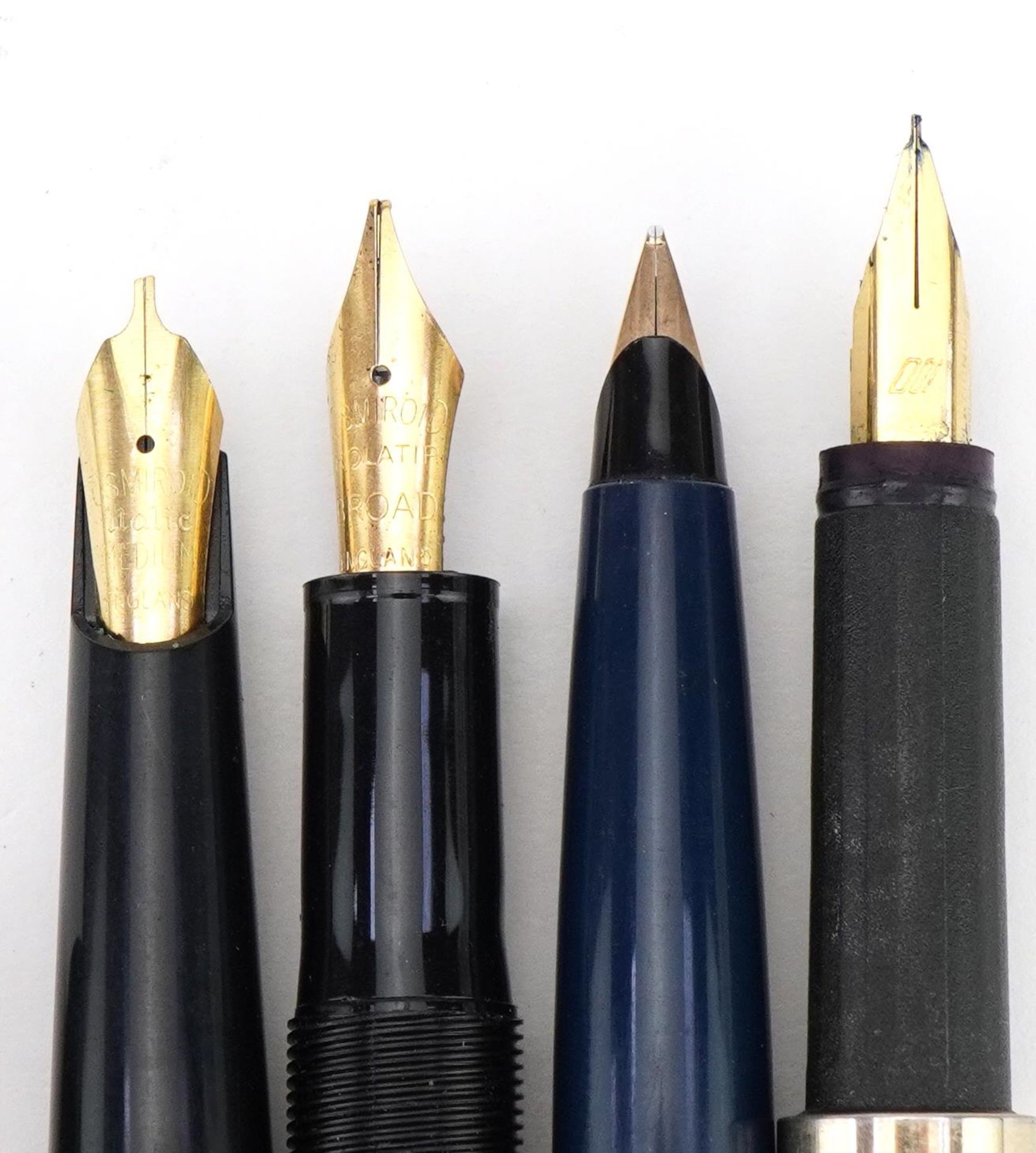 Vintage and later fountain pens and propelling pencils including Parker : For further information on - Image 3 of 3