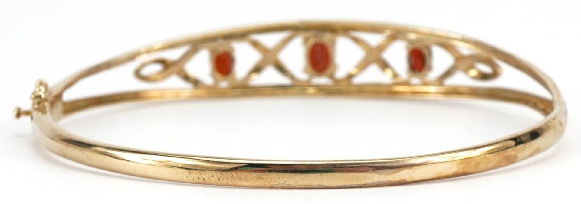 9ct gold garnet Celtic design hinged bangle, the largest garnet approximately 6.0mm x 4.0mm, 6.3cm - Image 2 of 3