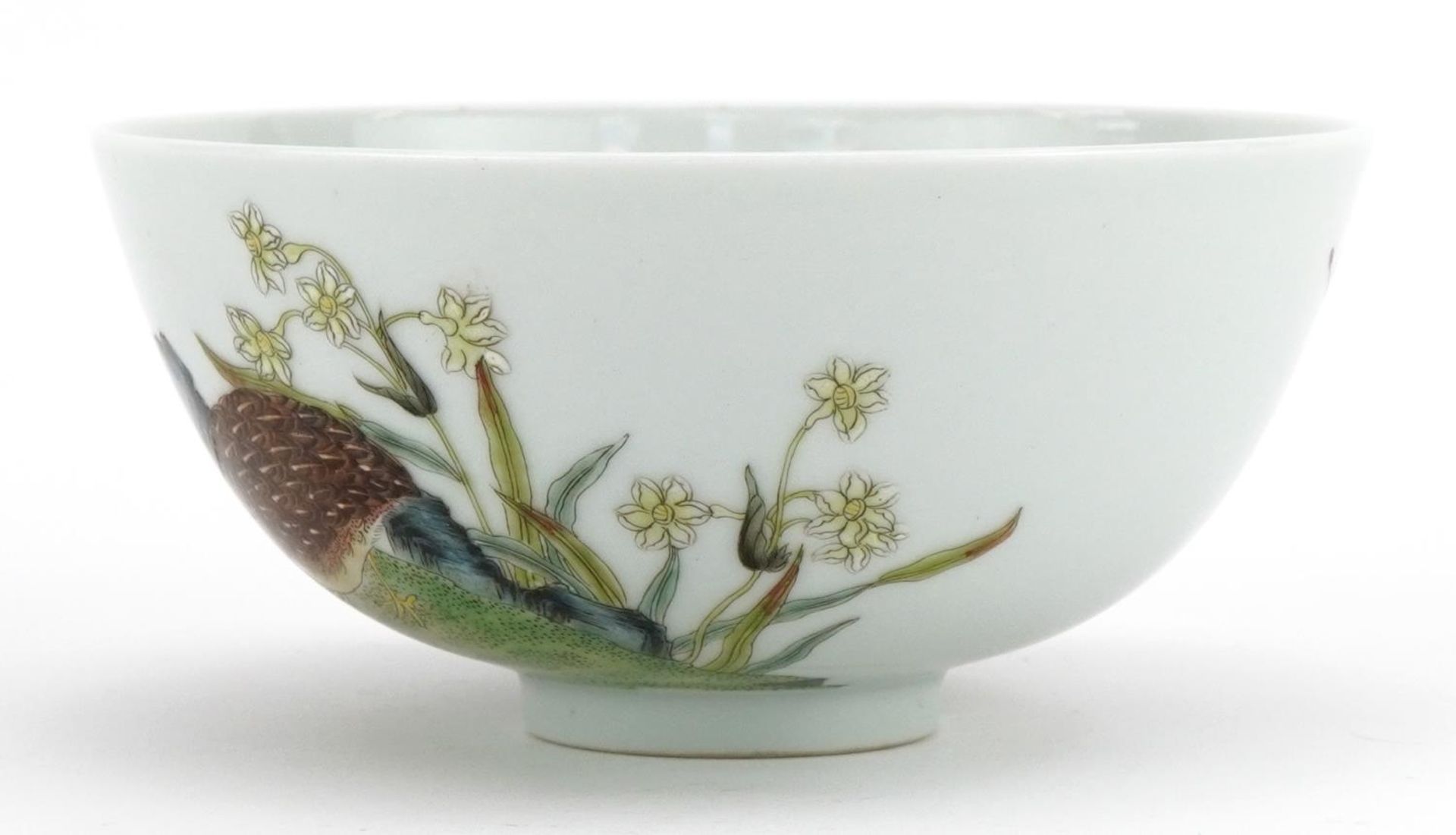 Chinese porcelain bowl finely hand painted in the famille rose palette with two quails amongst - Bild 2 aus 7