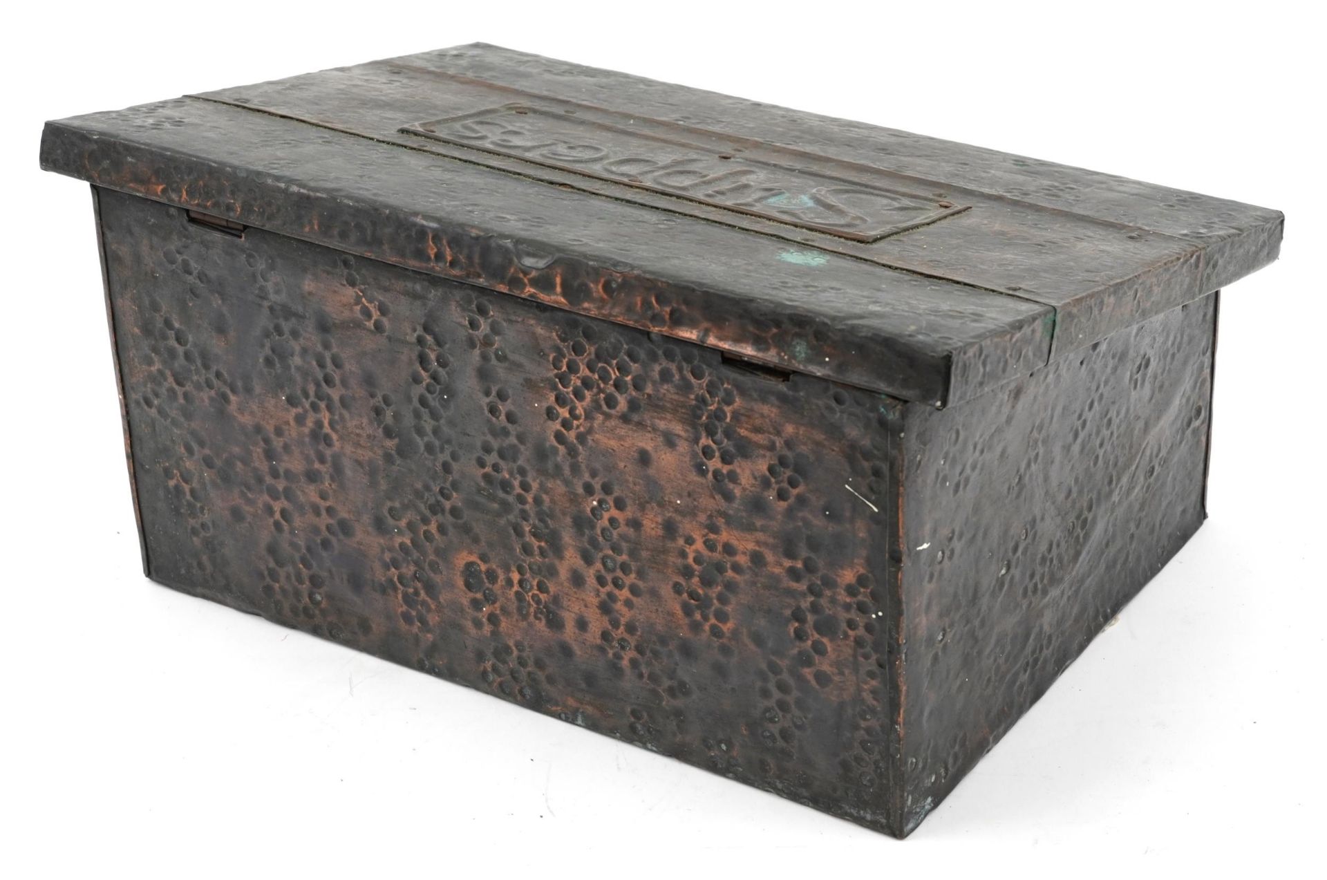 Art Nouveau beaten copper slipper box with sloped front, 19cm H x 36.5cm W x 26cm D : For further - Image 2 of 3