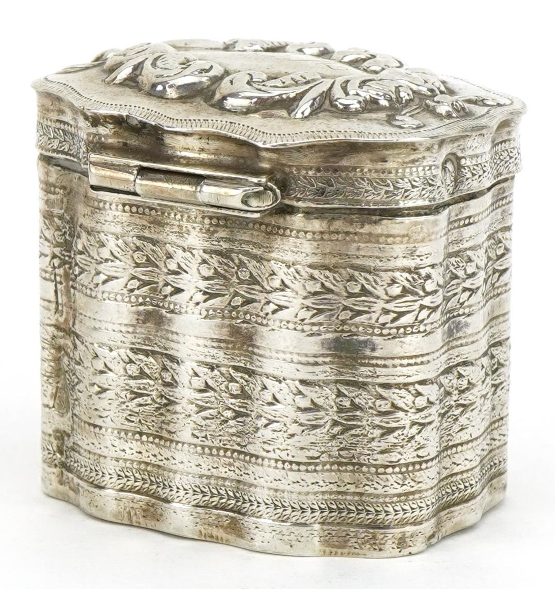Antique Dutch silver trinket with hinged lid embossed and engraved with flowers, indistinct - Bild 3 aus 5