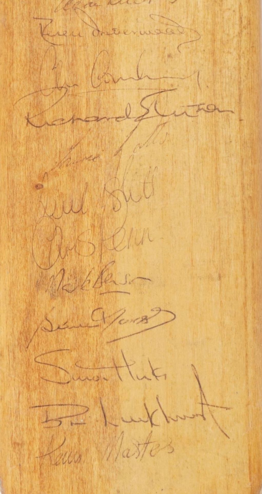 County Ultimate cricket bat signed by Kent cricketers, dated 1983, 85cm in length : For further - Bild 3 aus 4