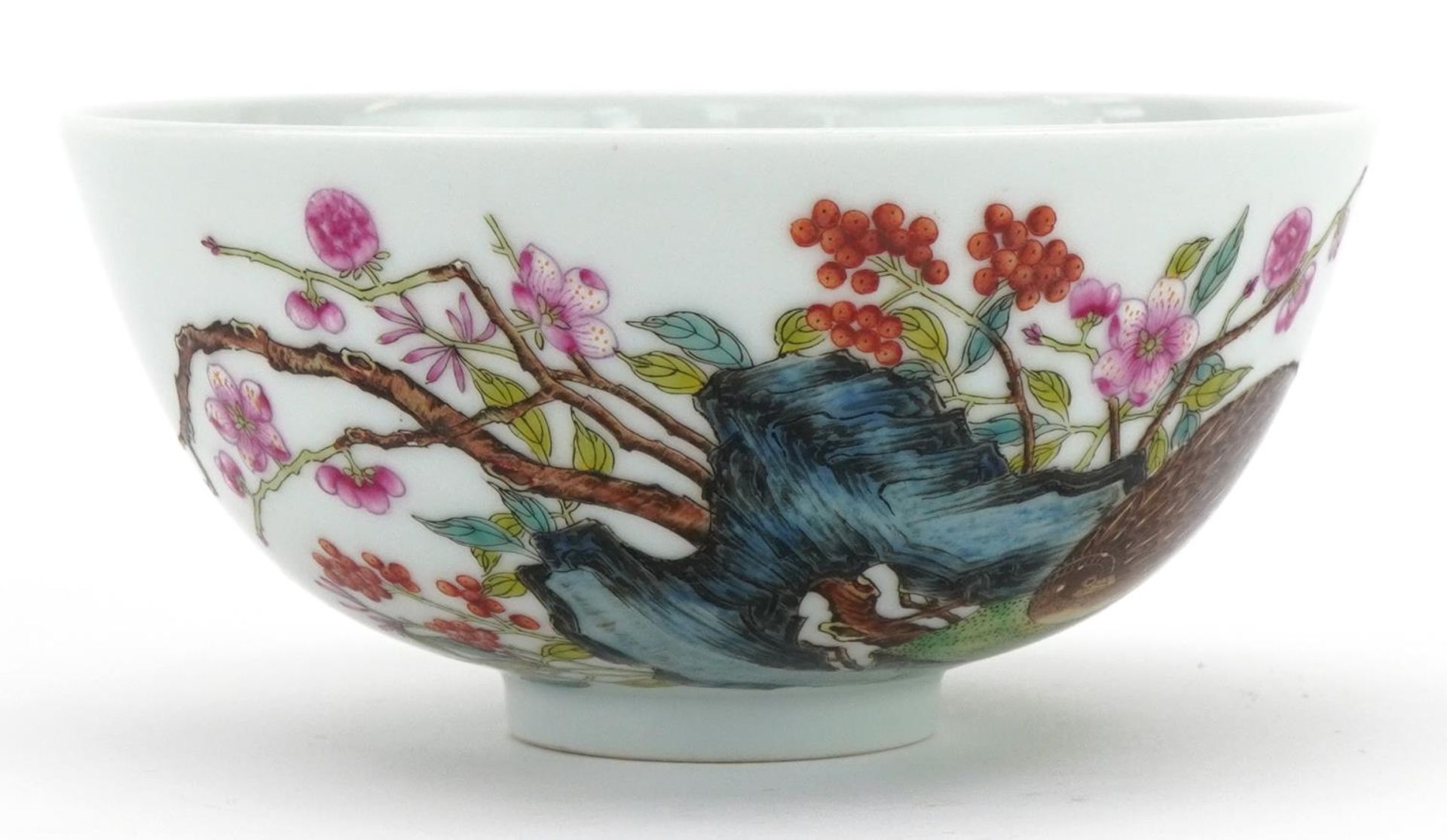 Chinese porcelain bowl finely hand painted in the famille rose palette with two quails amongst - Bild 4 aus 7
