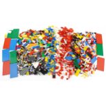 Large collection of vintage and later Lego, total weight approximately 5.0kg : For further