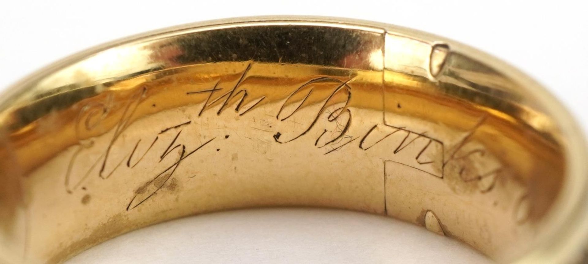 Georgian unmarked gold repousse band mourning ring with hidden locket compartment, tests as 22ct - Image 8 of 8