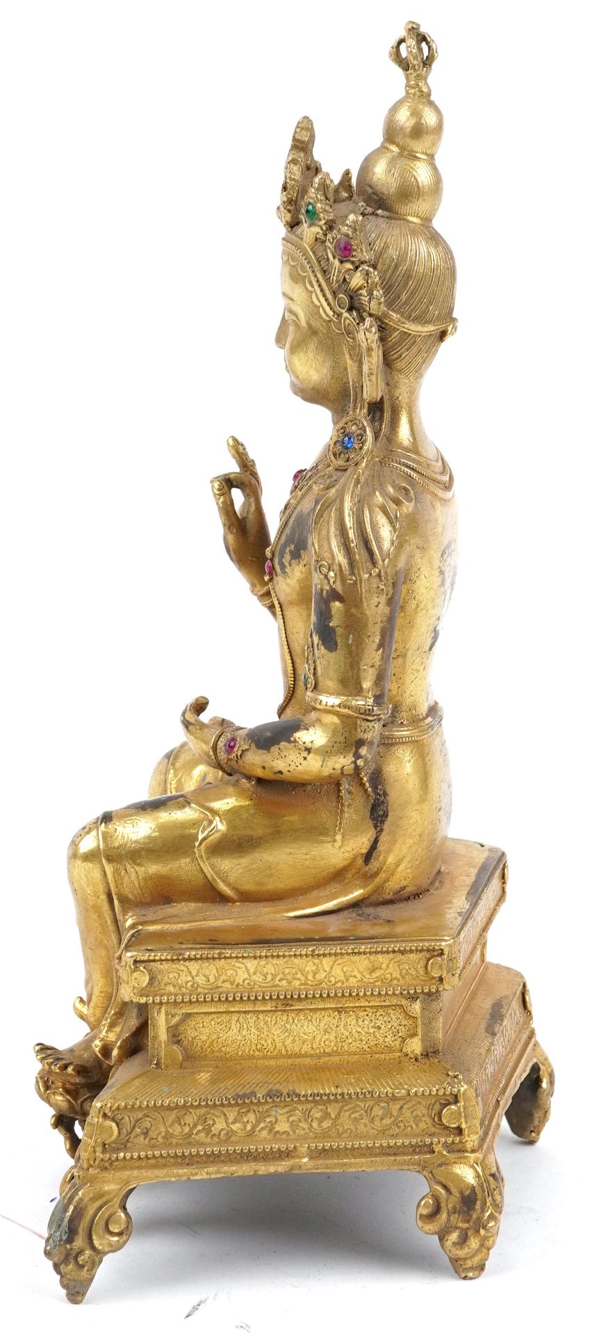 Chino Tibetan jewelled gilt bronze figure of seated Buddha, 24cm high : For further information on - Bild 2 aus 6