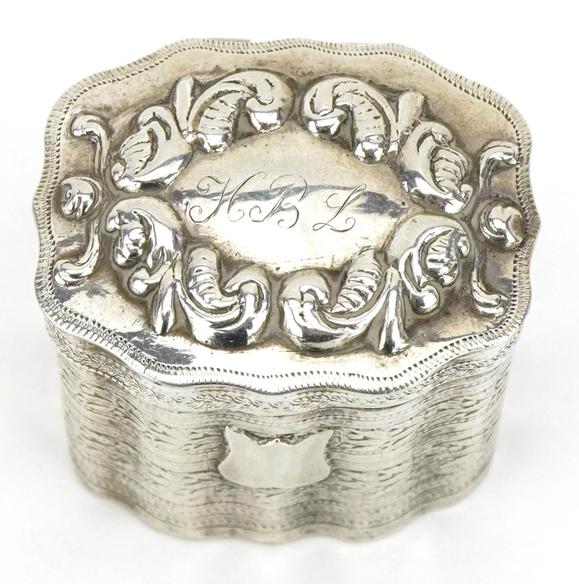 Antique Dutch silver trinket with hinged lid embossed and engraved with flowers, indistinct - Bild 2 aus 5