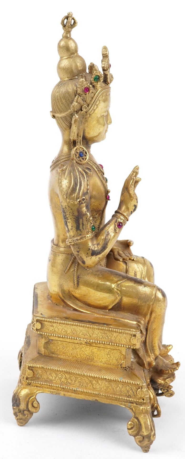 Chino Tibetan jewelled gilt bronze figure of seated Buddha, 24cm high : For further information on - Bild 4 aus 6