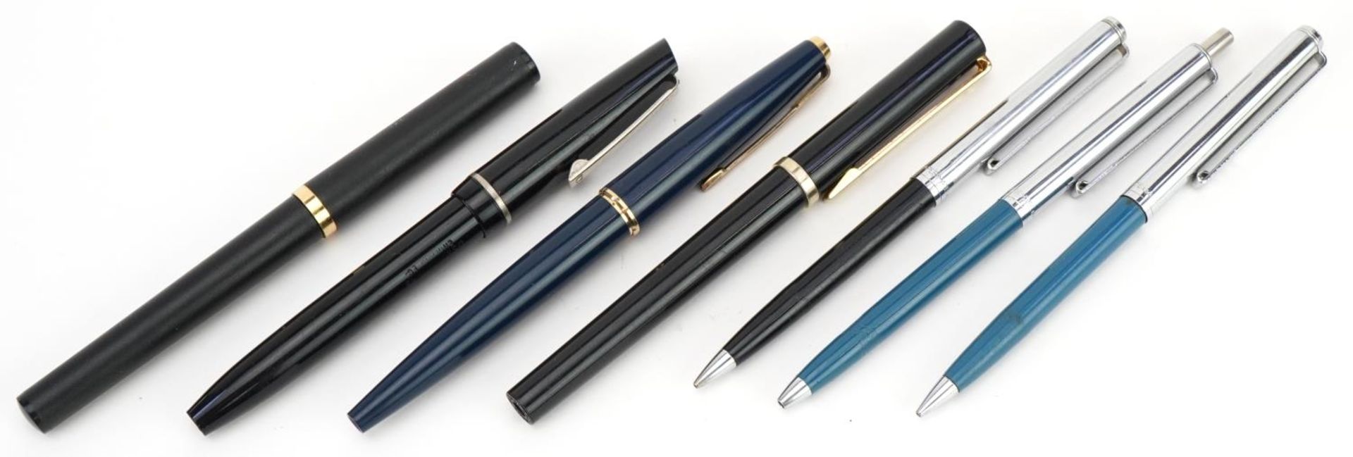 Vintage and later fountain pens and propelling pencils including Parker : For further information on - Image 2 of 3