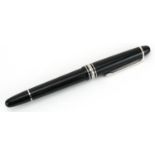 Montblanc Meisterstuck Pix fountain pen with 14k gold nib, serial number CD2433157 : For further