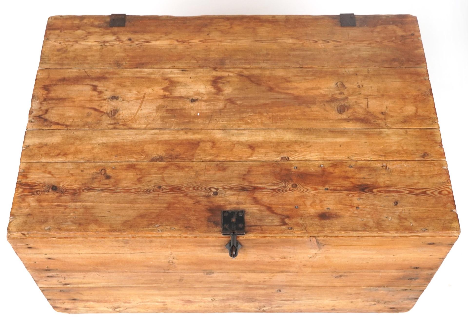 Large Victorian style waxed pine trunk with carrying handles, 46.5cm H x 91.5cm W x 60.5 D : For - Image 4 of 5