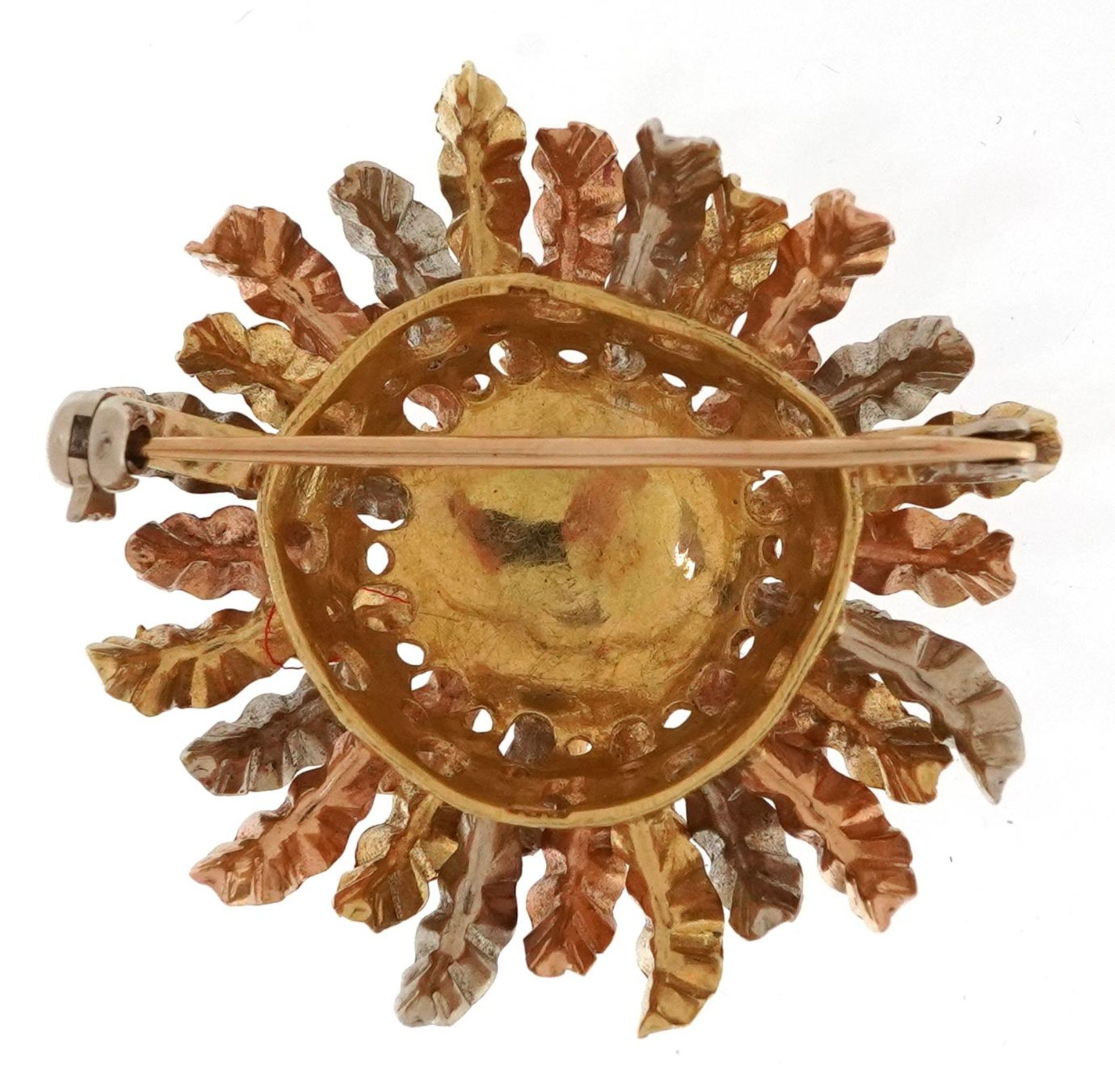 18ct three tone gold floral brooch, J J London import mark, 3.5cm in diameter, 12.0g : For further - Bild 2 aus 3