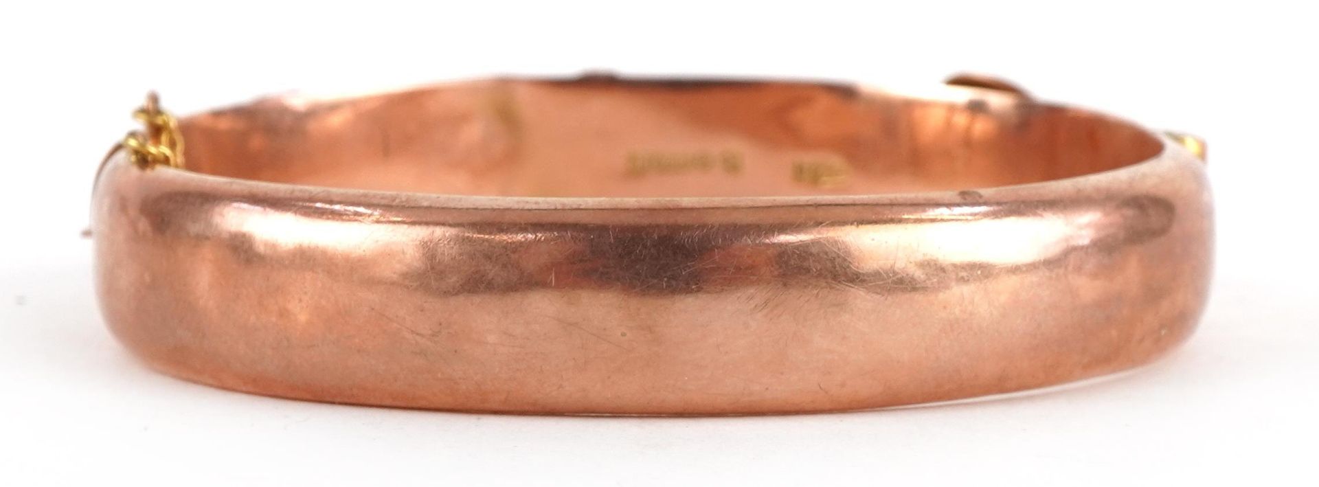 Edwardian 9ct rose gold buckle design hinged bangle engraved with flowers and foliage, 6.5cm wide, - Image 2 of 3