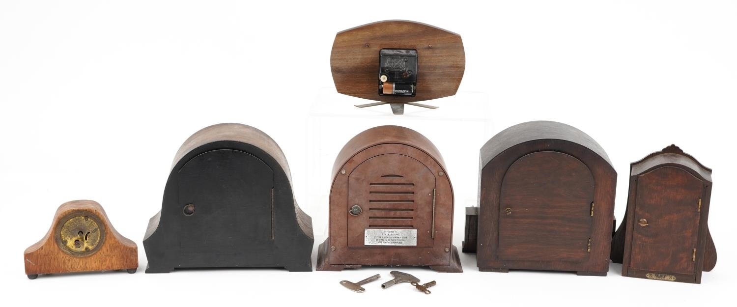 Six mantle clocks including an Art Deco Smith Enfield housed in a brown Bakelite case and four oak - Image 4 of 6