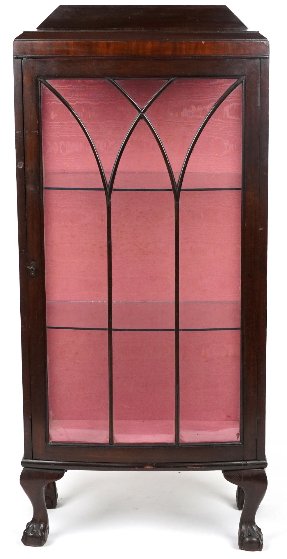 Mahogany bow front display cabinet enclosing two glass shelves on claw and ball feet, 127cm H x 56cm - Bild 2 aus 4