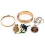 Vintage and later jewellery including two 9ct gold metal core bangles engraved with foliage,
