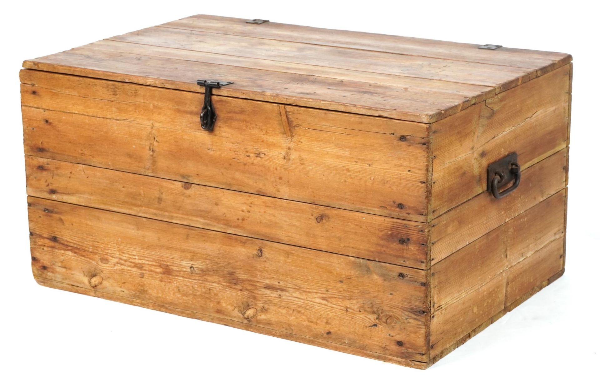 Large Victorian style waxed pine trunk with carrying handles, 46.5cm H x 91.5cm W x 60.5 D : For
