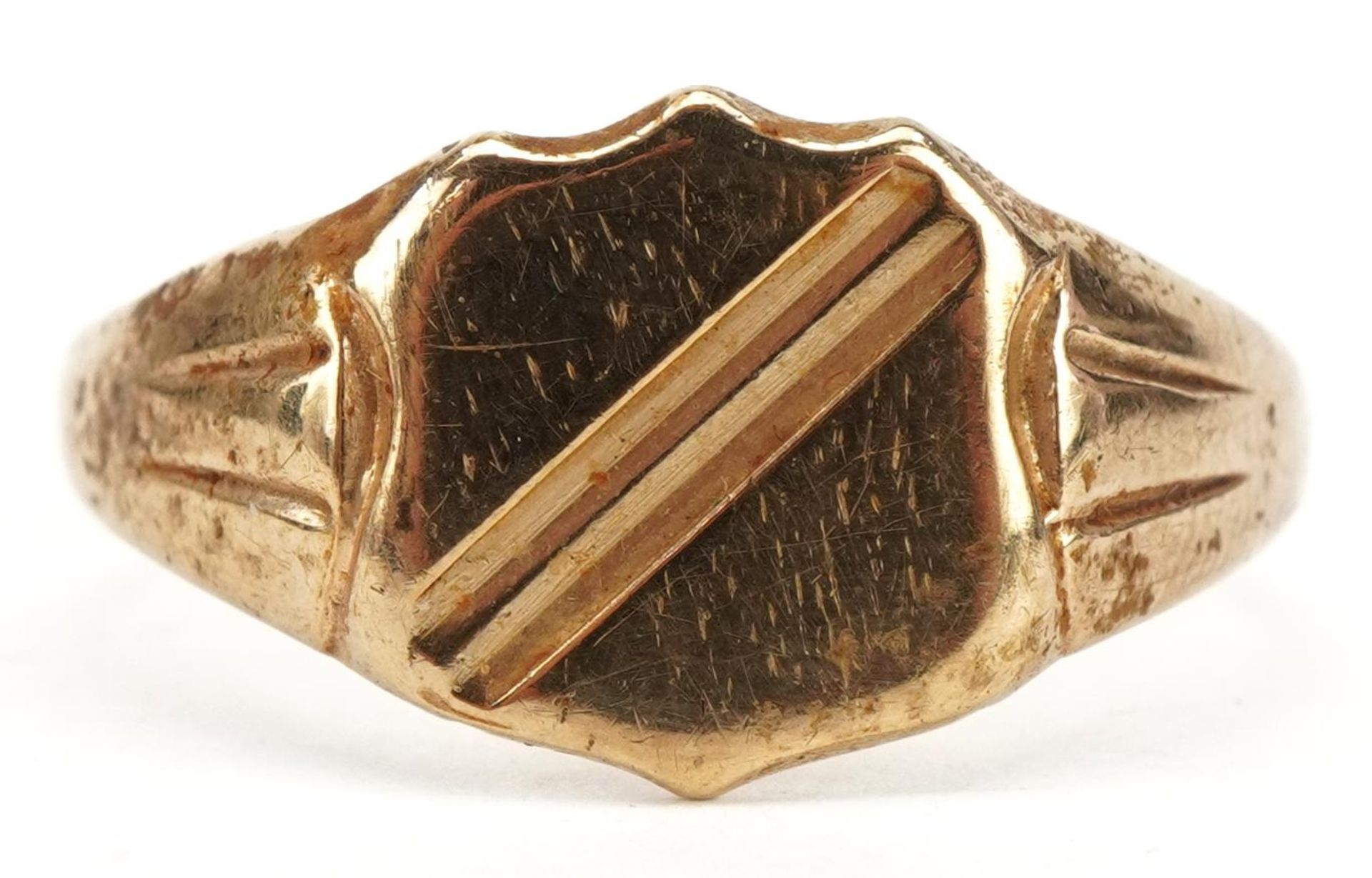 9ct gold shield shaped signet ring, size X, 4.2g : For further information on this lot please