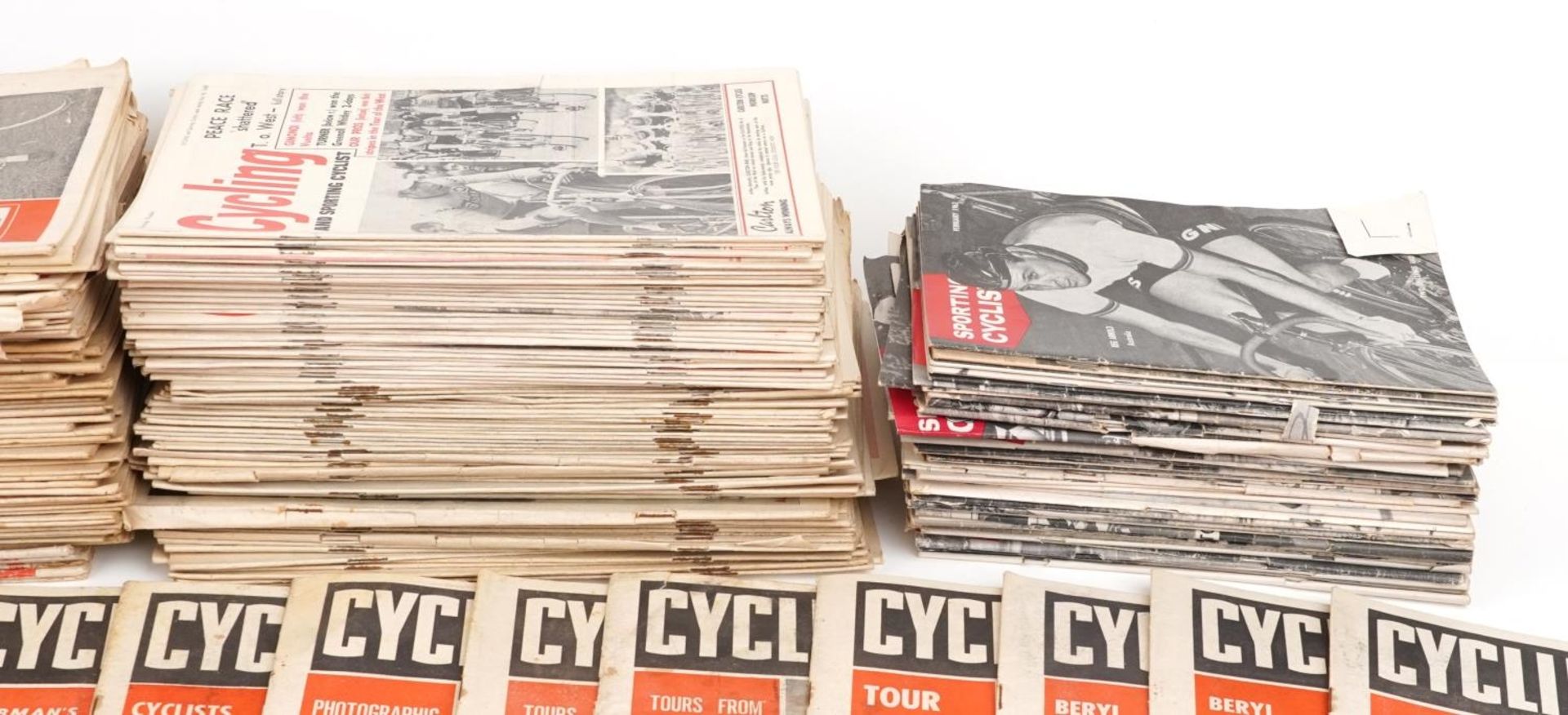 Large collection of vintage cycling interest magazines including Cycling & Mopeds, Cycling Journal - Image 3 of 5