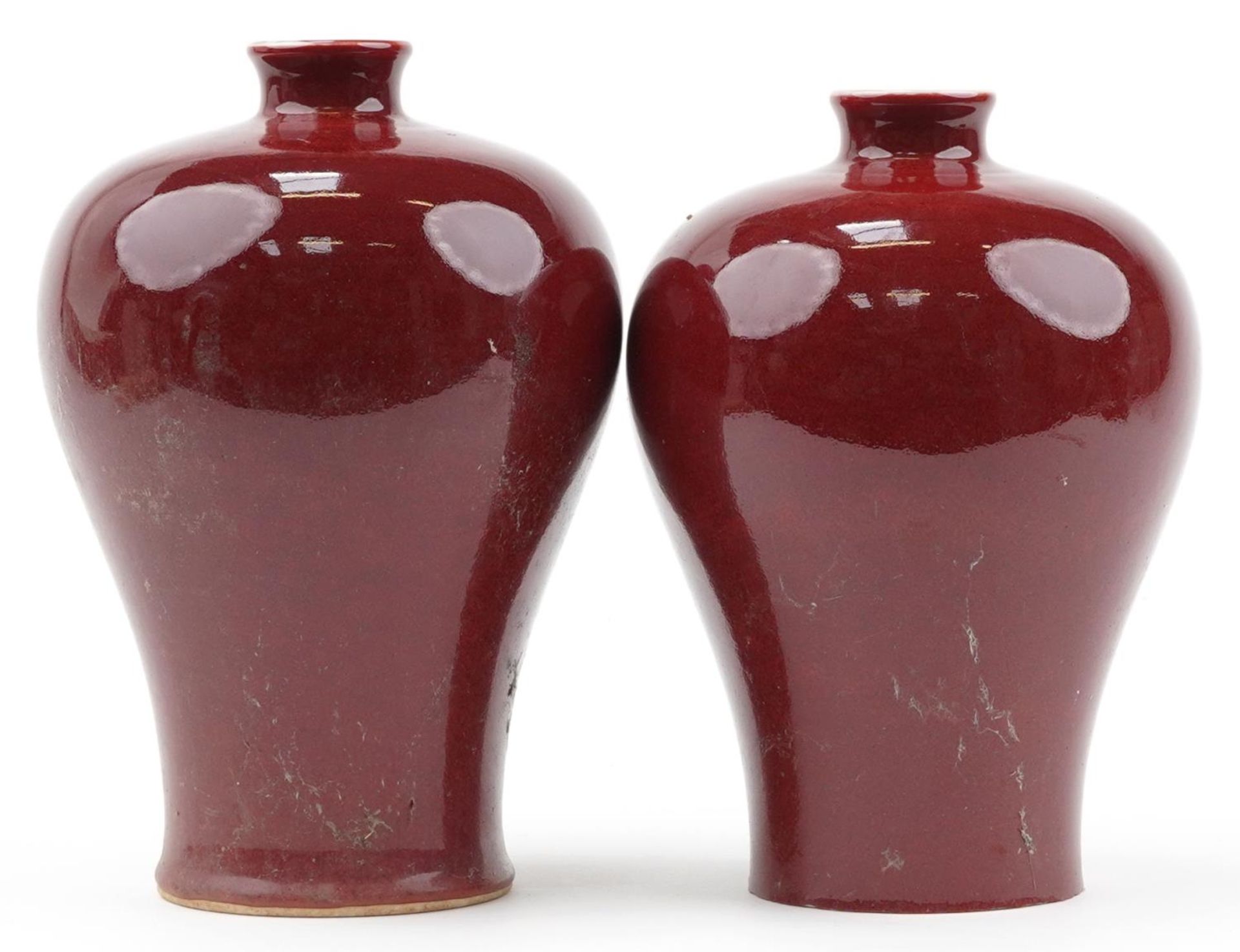 Pair of Chinese porcelain baluster vases having sang de boeuf glazes, 29cm high : For further - Bild 4 aus 6
