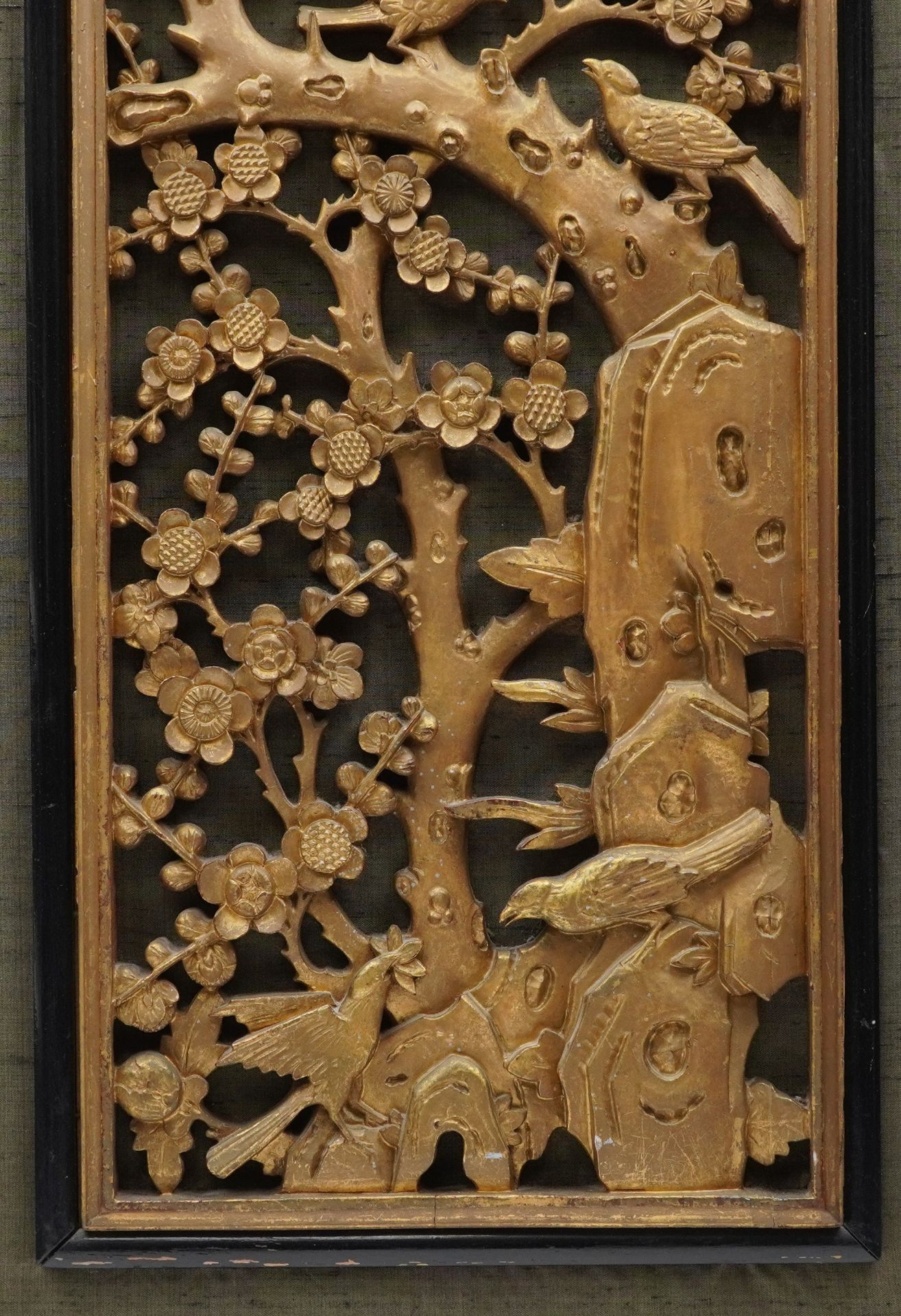 Large Chinese carved gilt wood panel depicting birds amongst trees, framed, 101cm x 36cm excluding - Bild 4 aus 6