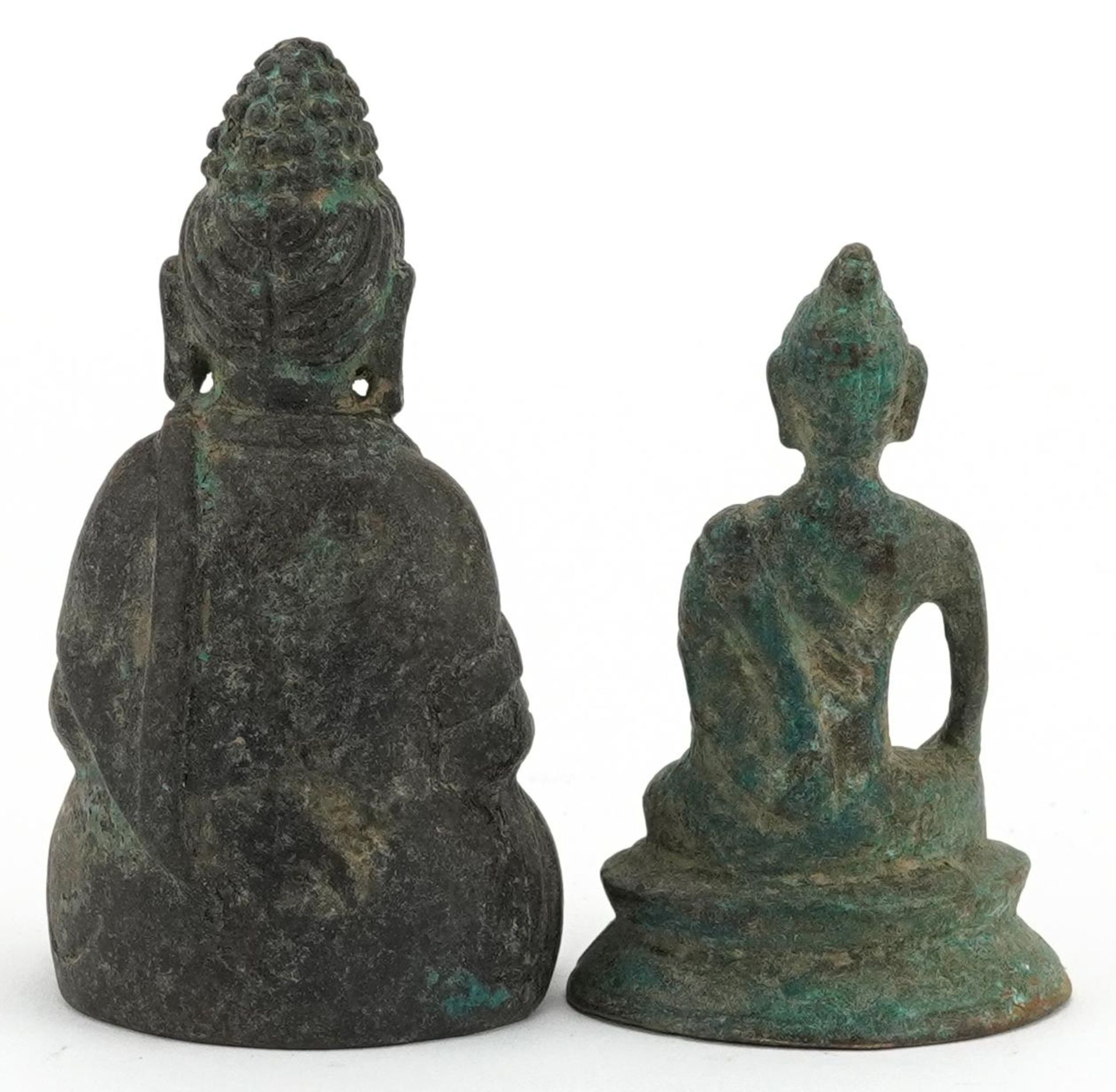 Two Chino Tibetan patinated bronze figures of Buddha, the largest 8cm high : For further information - Bild 3 aus 6