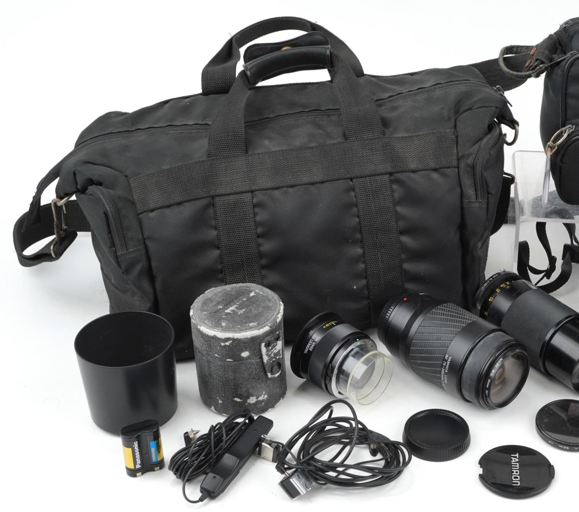 Vintage and later cameras and accessories including Yashica camera bodies and Tamron lenses : For - Bild 2 aus 3