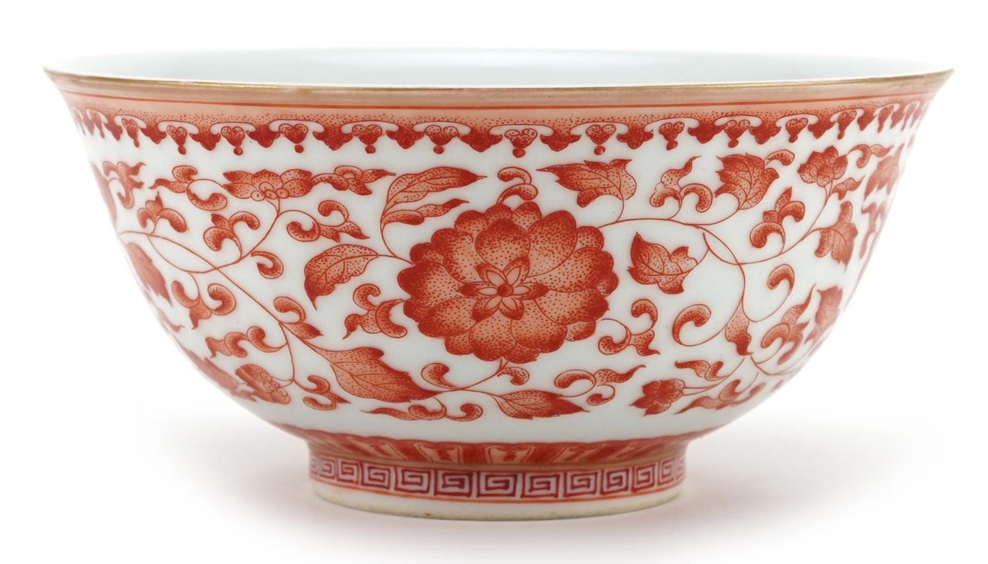 Chinese porcelain bowl finely hand painted in iron red with flower heads amongst scrolling foliage - Bild 4 aus 7