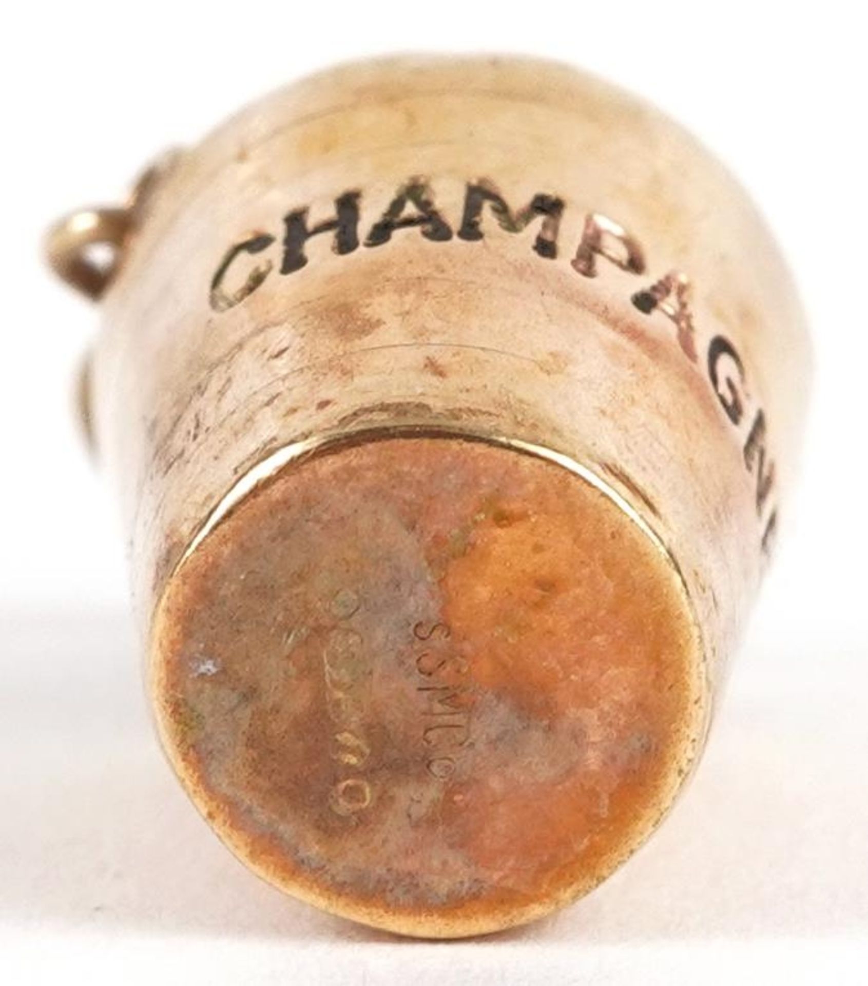 9ct gold Champagne with ice bucket charm, 2.1cm high, 1.4g : For further information on this lot - Image 3 of 3