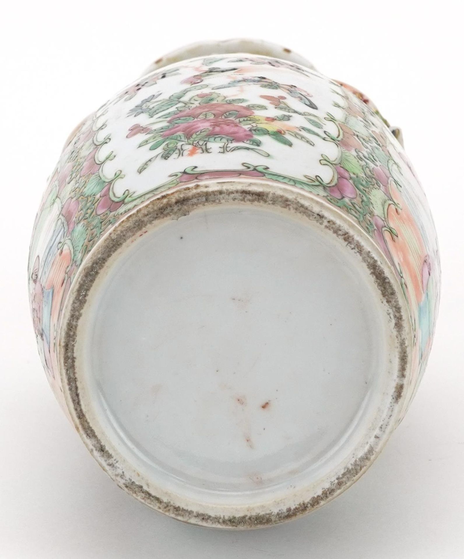 Chinese porcelain Canton vase with twin handles hand painted in the famille rose palette with - Bild 6 aus 6