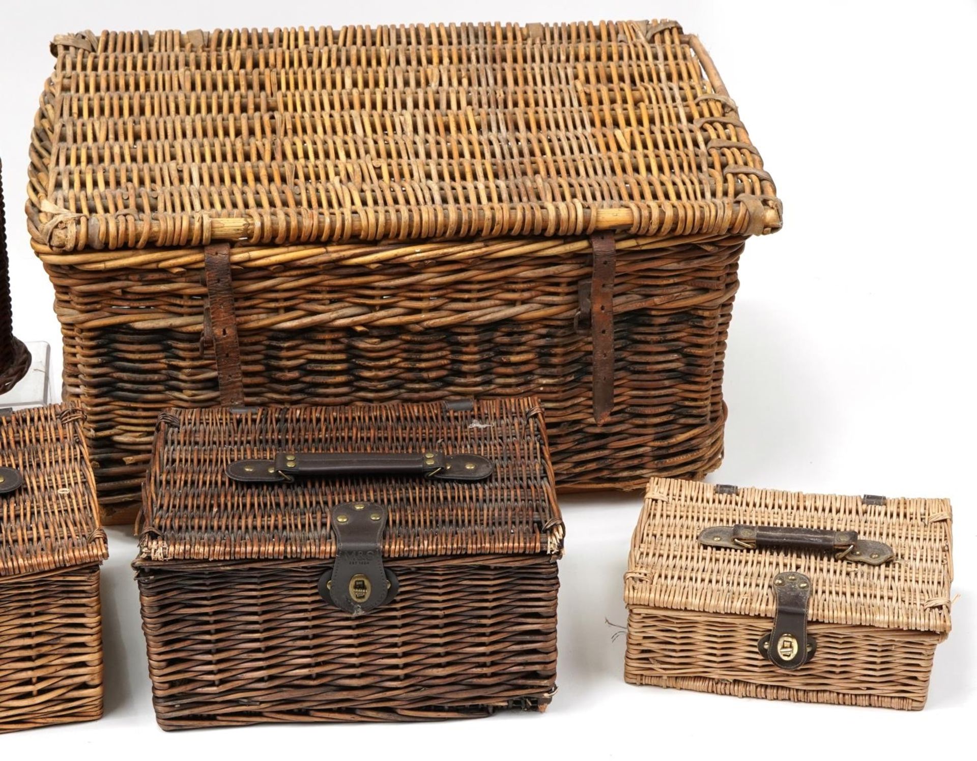 Six vintage wicker hampers, baskets and trugs, the largest 38cm H x 75cm W x 56cm D : For further - Image 3 of 4