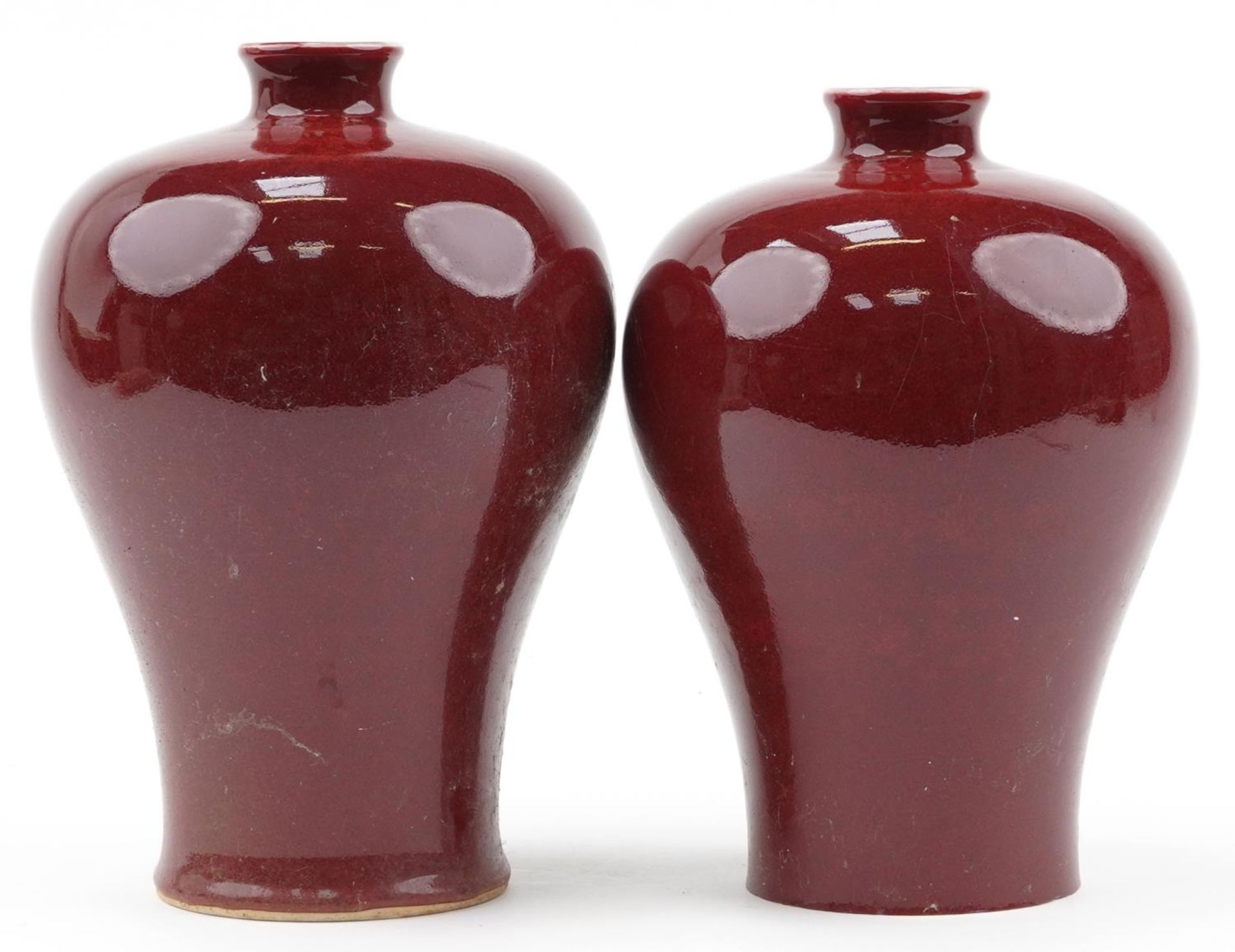 Pair of Chinese porcelain baluster vases having sang de boeuf glazes, 29cm high : For further - Bild 3 aus 6