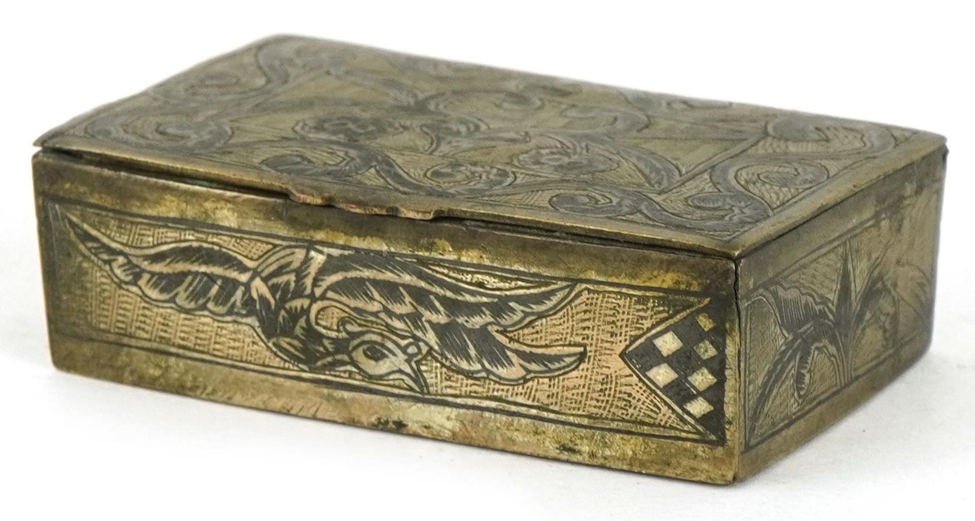 White metal niello work snuff box decorated with bird of paradise and a pagoda, 5.5cm wide, 38.